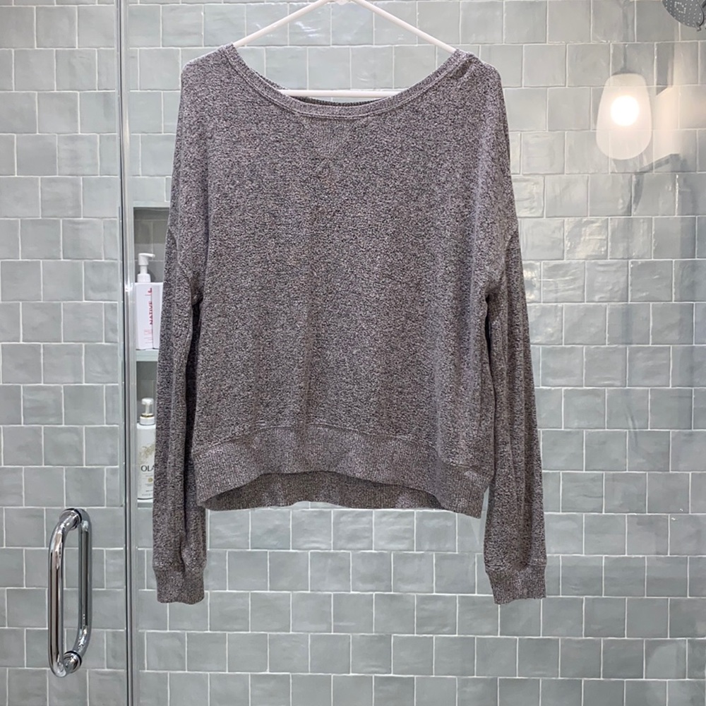 me to we grey long sleeve top!!